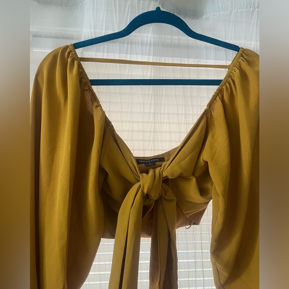 HERS&MINE Cropped Tie Front Top